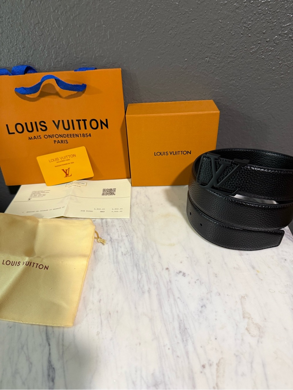 Louis Vuitton Men's Black Leather Belt